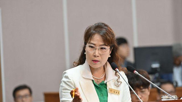 거제시의회 정명희 의원, 재정·개발사업 현안 집중 질의