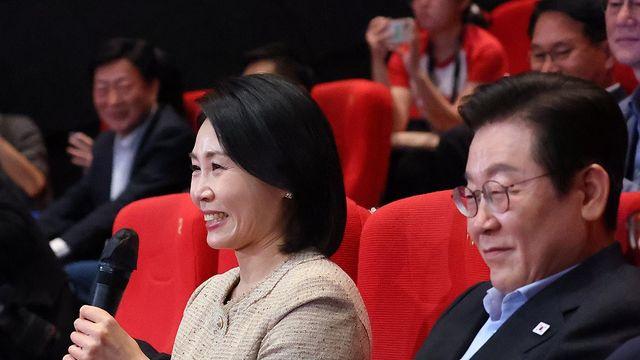 부산국제영화제 무대에 선 李대통령 
