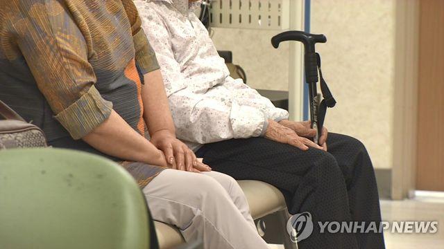 10종 이상 약 먹는 만성질환자 172만명…65세 이상이 81%