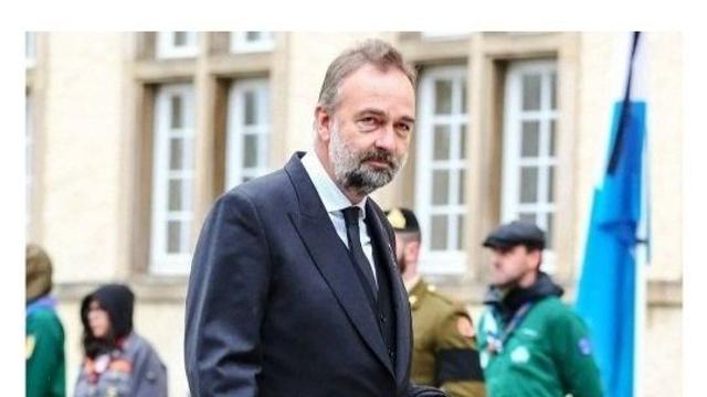 지금은 사라지거나 쫓겨난 왕가의 후손들 근황