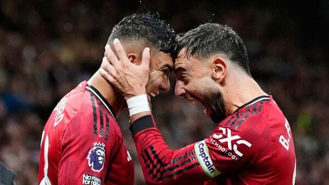 EPL 맨유, 10대10 싸움서 첼시 2-1 격파…10위 도약 성공