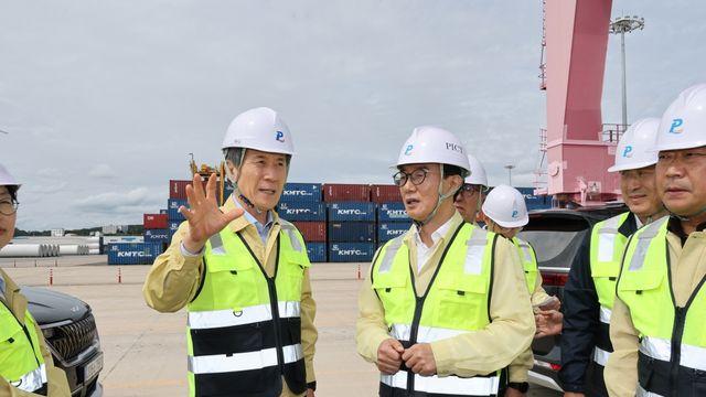 포항시·해수부, 영일만항서 경주APEC 숙박크루즈 운영지원 점검