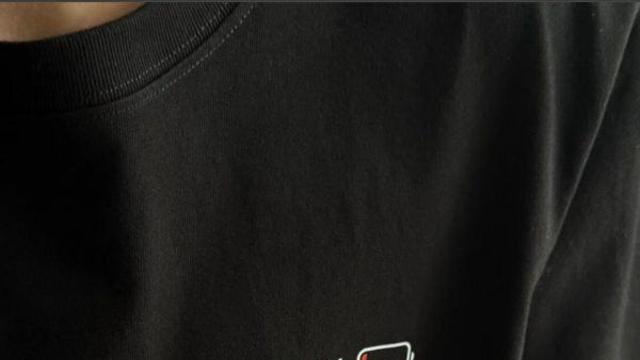 보는 사람들이 불안해지는 티셔츠