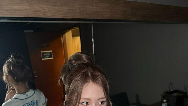 이프아이 원화연의 저지 룩, ‘체인 벨트’ 하나 더했을 뿐인데… 분위기 대반전