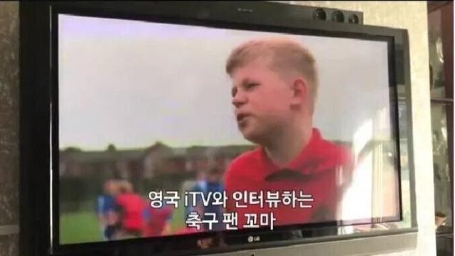 축구 팬과 인터뷰한 영국ITV.