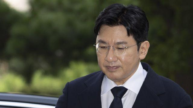 '하이브 상장 의혹' 방시혁, 두 번째 경찰 출석