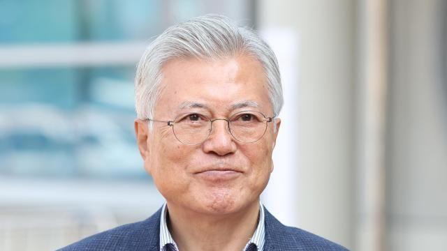 유족 고소에도…검찰, 문재인 '서해 공무원 사건' 불기소 처분