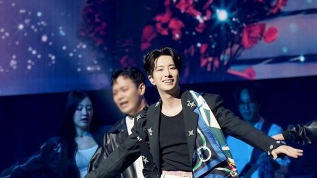 갓세븐 영재, 아시아 투어 'Fermata' 성공적 시작..깜짝 생일 파티까지