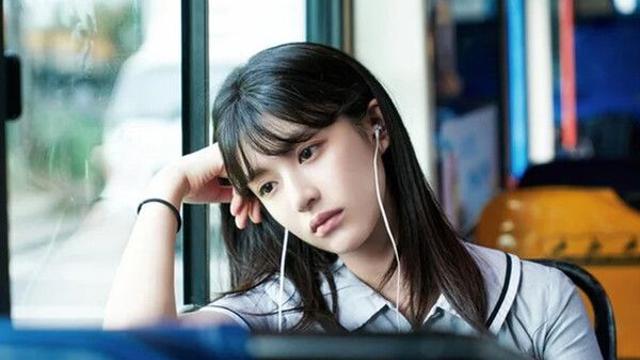 얼마나 예쁘길래 연예 기획사 러브콜 쏟아진 대학 잡지 모델