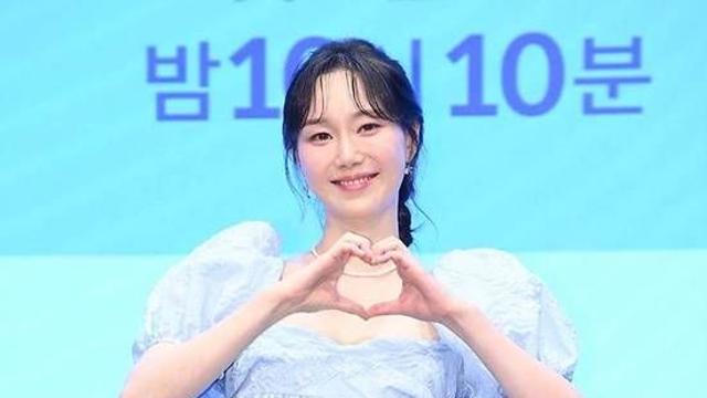 딸 돌잔치 끝낸 이유영, 1년만 뒤늦은 결혼식 