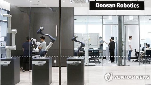[특징주] 두산로보틱스, 美로봇설루션업체 품고 7%대 급등(종합)