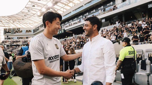“난 그 정도 아니에요” 겸손한 손흥민, ‘LAFC 최고 레전드’ 벨라와 포옹...