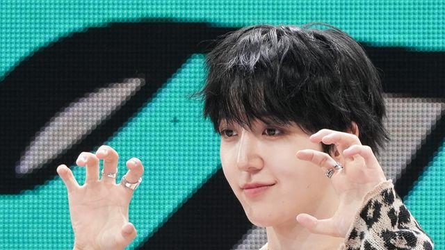 [포토] 킥플립 동현, 나무늘보의 애교