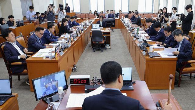 정부조직법 개정안 與주도 행안위 통과…검찰청폐지·기재부개편