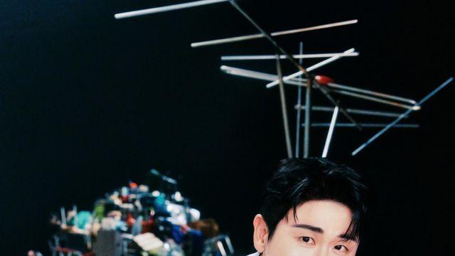 영탁, ‘개는 훌륭하다’ 메인 MC 발탁…주제가까지 직접 작곡
