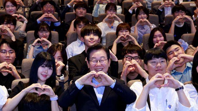 李 “추석명절·APEC 앞둔 대청소 운동...동참해 달라”