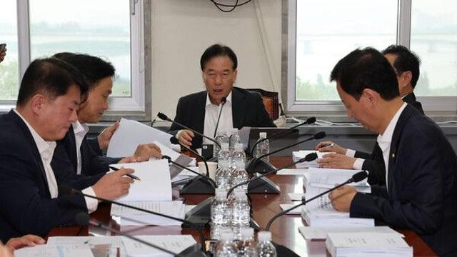 액상형 전자담배도 세금·규제 적용…'담배법 개정안' 기재위 소위 통과