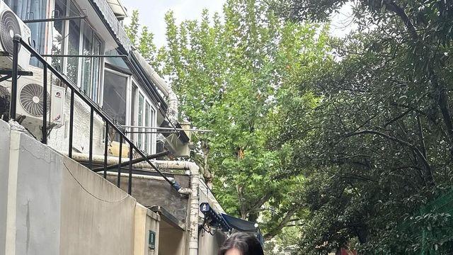 '재벌집 맏손녀' 조혜주의 반전 매력, 오프숄더+데님으로 완성한 가을 시크룩