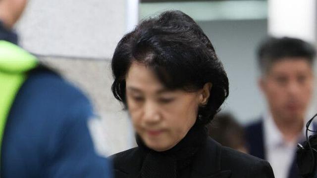 '통일교 실세' 정원주 전 비서실장 구속심사 출석…묵묵부답