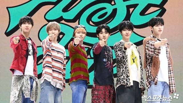 아침부터 쩌렁쩌렁…'JYP 신인' 킥플립, 페스티벌 찍고 라이브 찢은 컴백 (엑's 현장)[종합]
