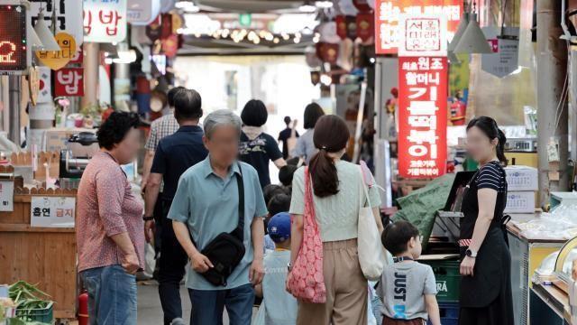 소비심리 여섯달 만에 하락…한은 