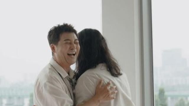 전현무, 신혼여행 미리 체험? 장발의 게스트와 포옹 (이유 있는 건축)
