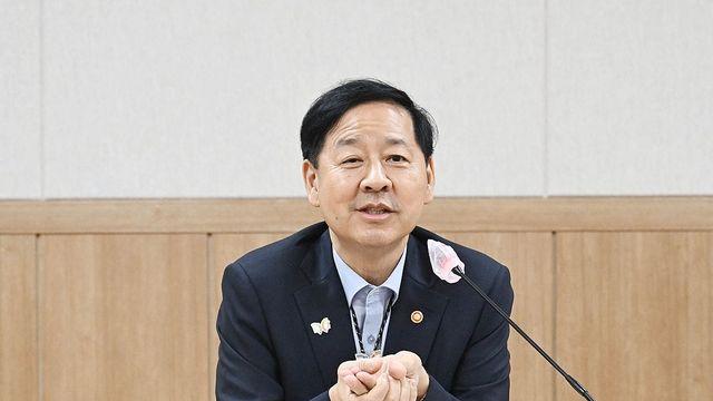 구윤철, 3박5일 방미차 출국…李대통령 뉴욕IR 준비