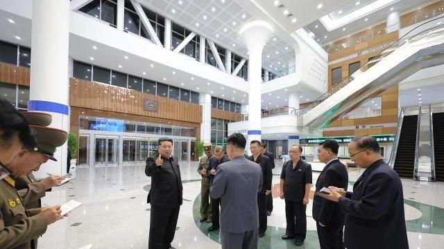 平壤综合医院竣工在即 金正恩视察现场