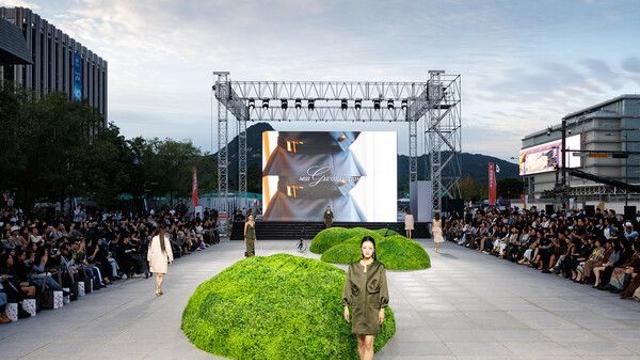 BMW 코리아가 공식 파트너인 ‘미스지콜렉션의 2026 S/S 컬렉션’ 성료
