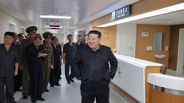 김정은, 준공 지연 평양종합병원 방문…
