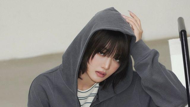 아이들 민니, '그레이 후드 하나로도 완벽'...태국 여신의 톤온톤 일상 화보