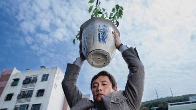 [클로즈업 필름]꽉 휘어잡고 가득 채운다 '어쩔수가없다'