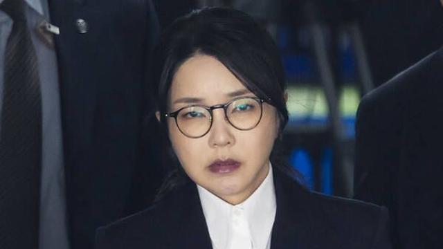 '주가조작·금품수수' 김건희 오늘 첫 재판…피고인석 모습 공개