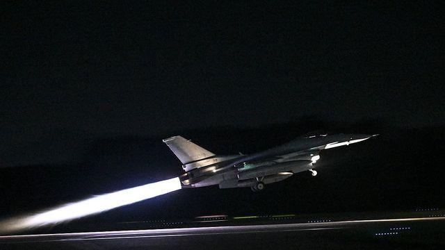 KF-16 1대 훈련 중 활주로 이탈…공군 