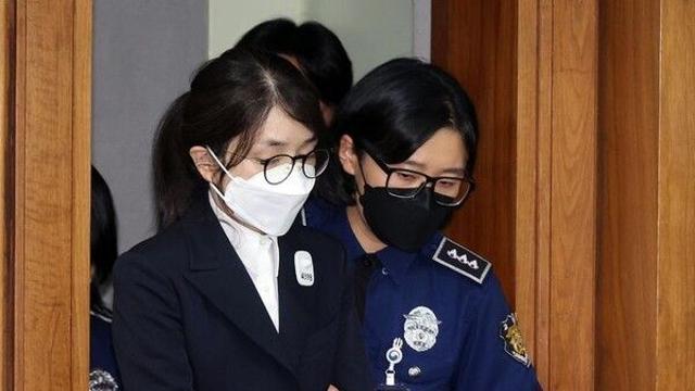 영부인 첫구속 김건희 재판 시작…수용번호 '4398' 직업 