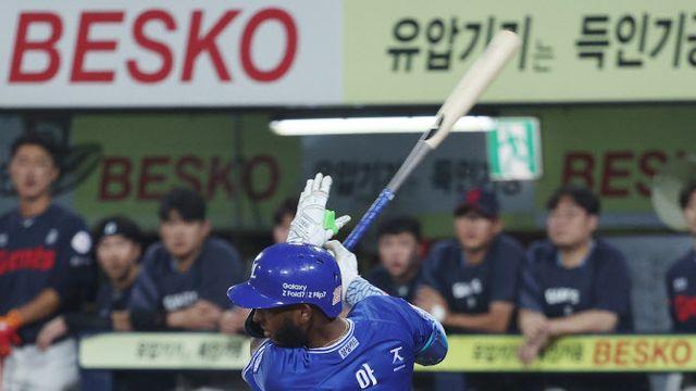 '디아즈, 최다 타점 타이' 삼성, 롯데에 대승...4위 굳히기