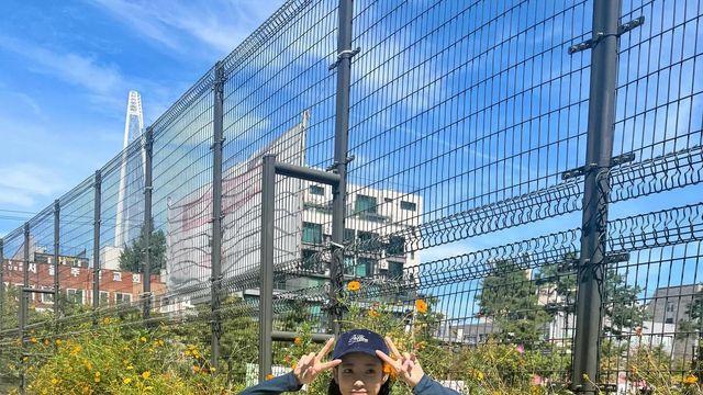 '미소 천사' 이주연, 산뜻한 스트라이프로 완성한 청춘 캠퍼스룩