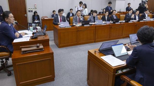 김현지 비서관 국감 출석 두고 여야 충돌…