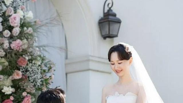 이유영, 출산 1년 만에 결혼식 