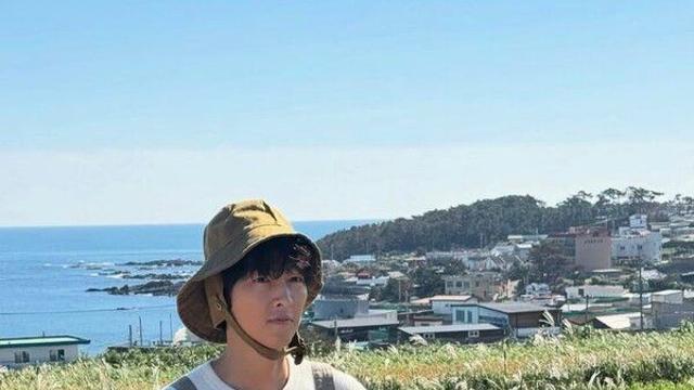 '케이티♥' 송중기, 멜빵바지 입고 소년미 폭발