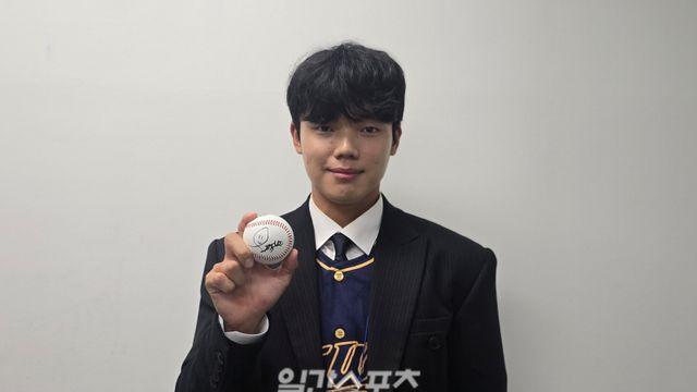 등번호 양보 해프닝에 진땀 '불꽃야구' 신인, 임상우 