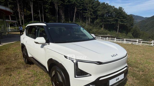 [시승기] 캠핑족이라면 무조건 산다! 패밀리 SUV의 끝판왕 기아 EV5