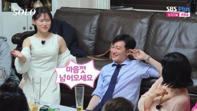28기 현숙·순자, 상철 두고 '눈치 싸움'… 스킨십+플러팅 폭발 (나는솔로)