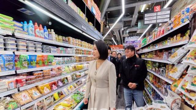 뉴욕 한인마트 방문한 김혜경 여사…