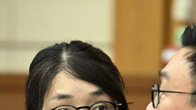 김건희, 구속기소 28일만에 특검 출석…뇌물 혐의 집중 추궁