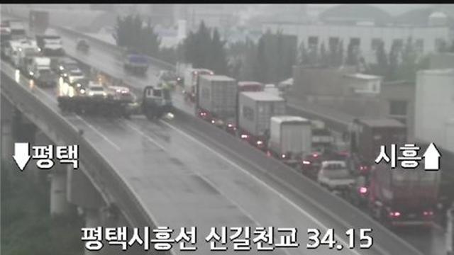 평택시흥고속도로 신길천교서 화물차 멈춰…평택 방면 통제