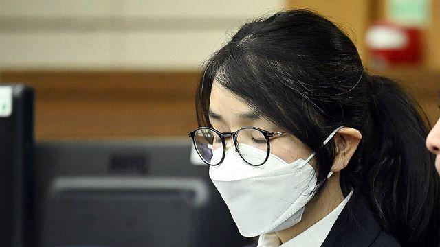 '영부인 첫 구속기소' 김건희 40분간 첫재판…모든 혐의 부인