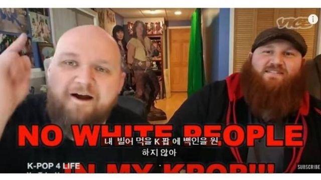 케이팝 팬 백인 2명이 인종차별하는 모습jpg