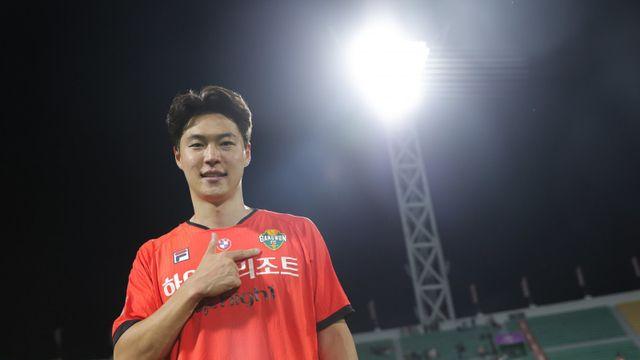 강원 구본철-김건희가 말하는 정경호 감독의 ‘페로몬’…“힘들 때 먼저 찾아주셨죠”