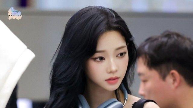 최근 카리나 공항 의상 ㄷㄷ